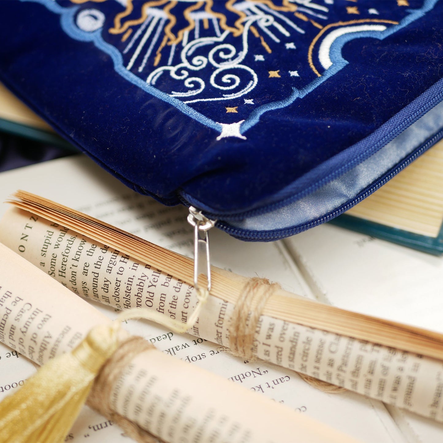 LA LUNE KINDLE & E-READER SLEEVE