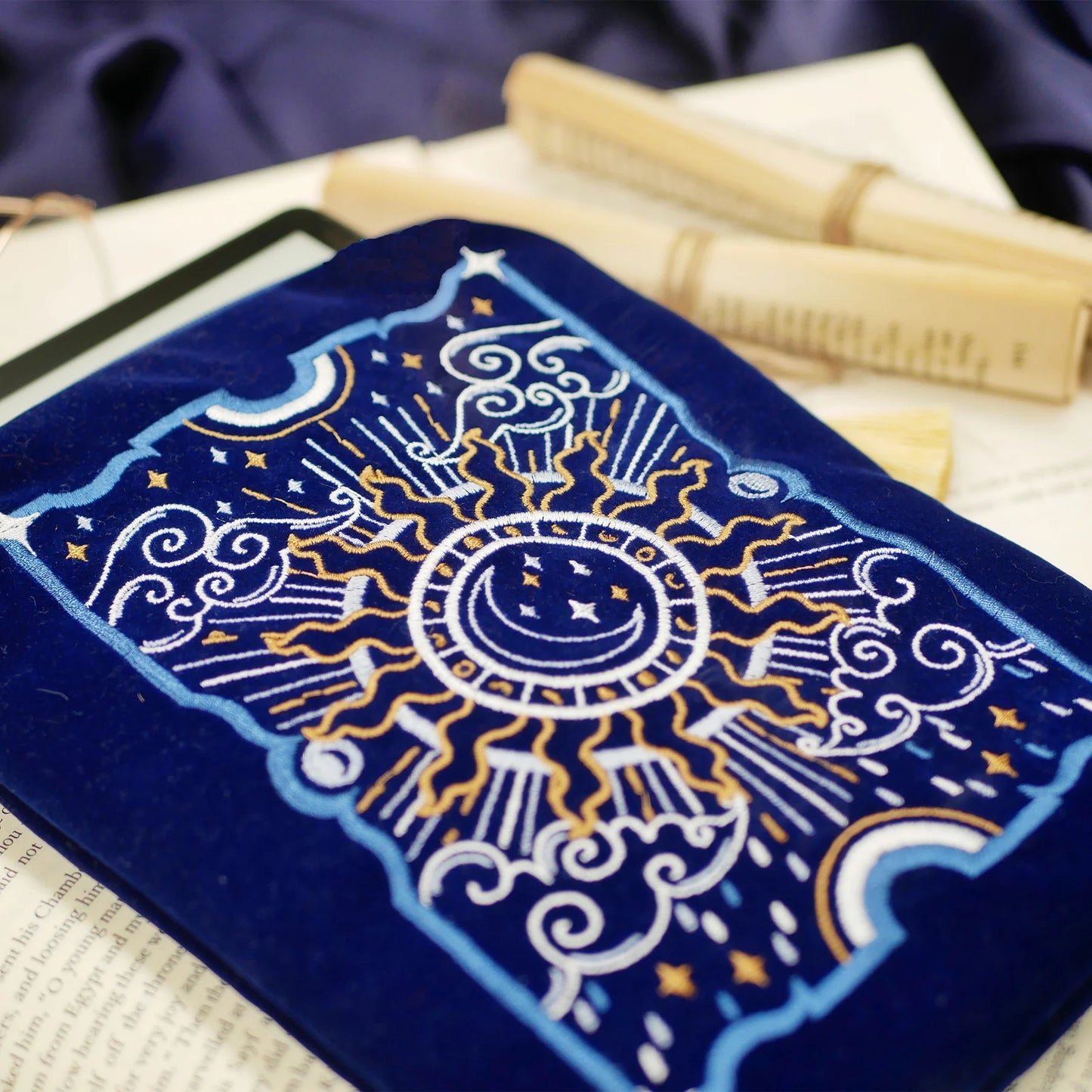 LA LUNE KINDLE & E-READER SLEEVE