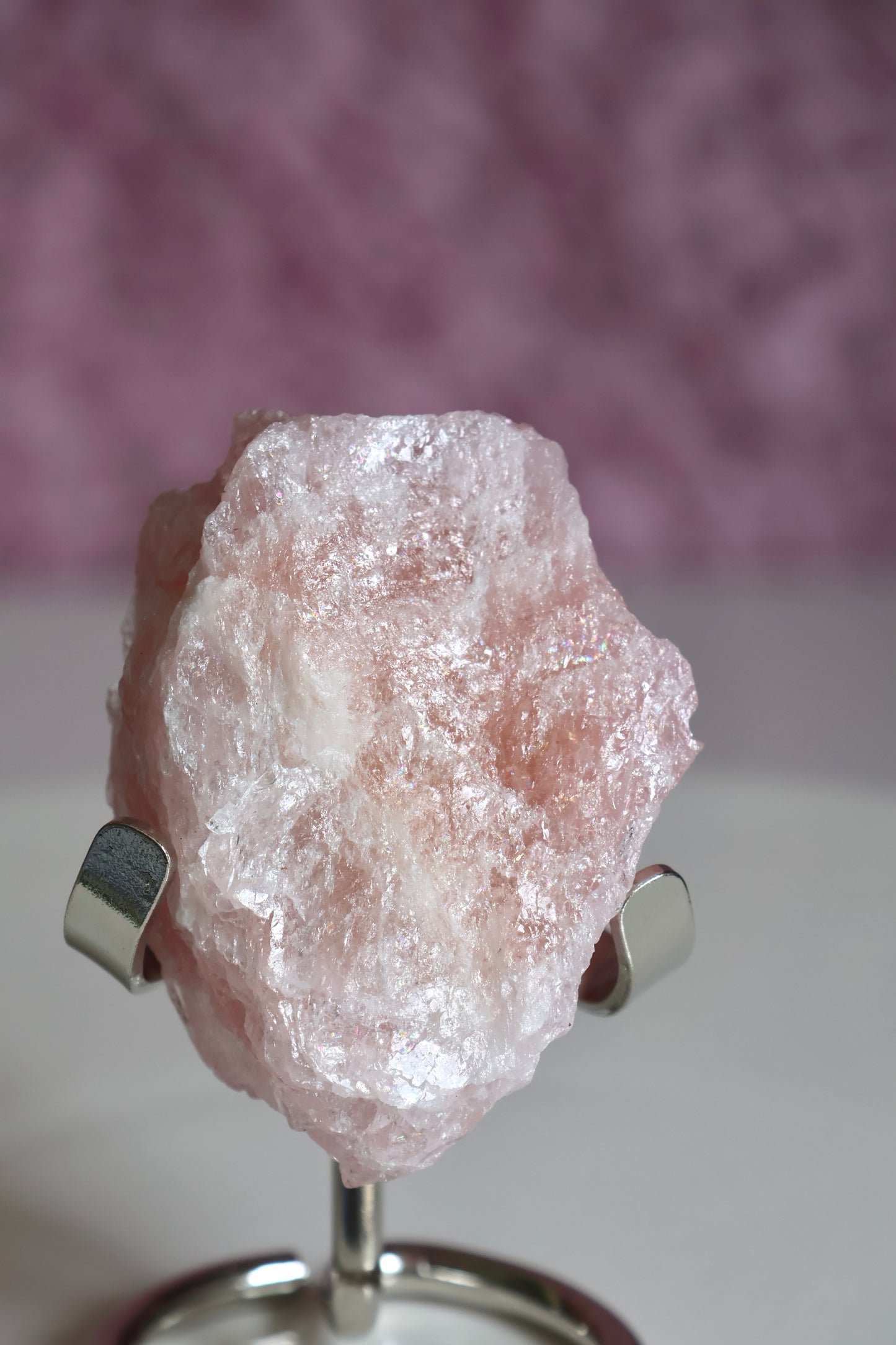 Morganite on stand 001