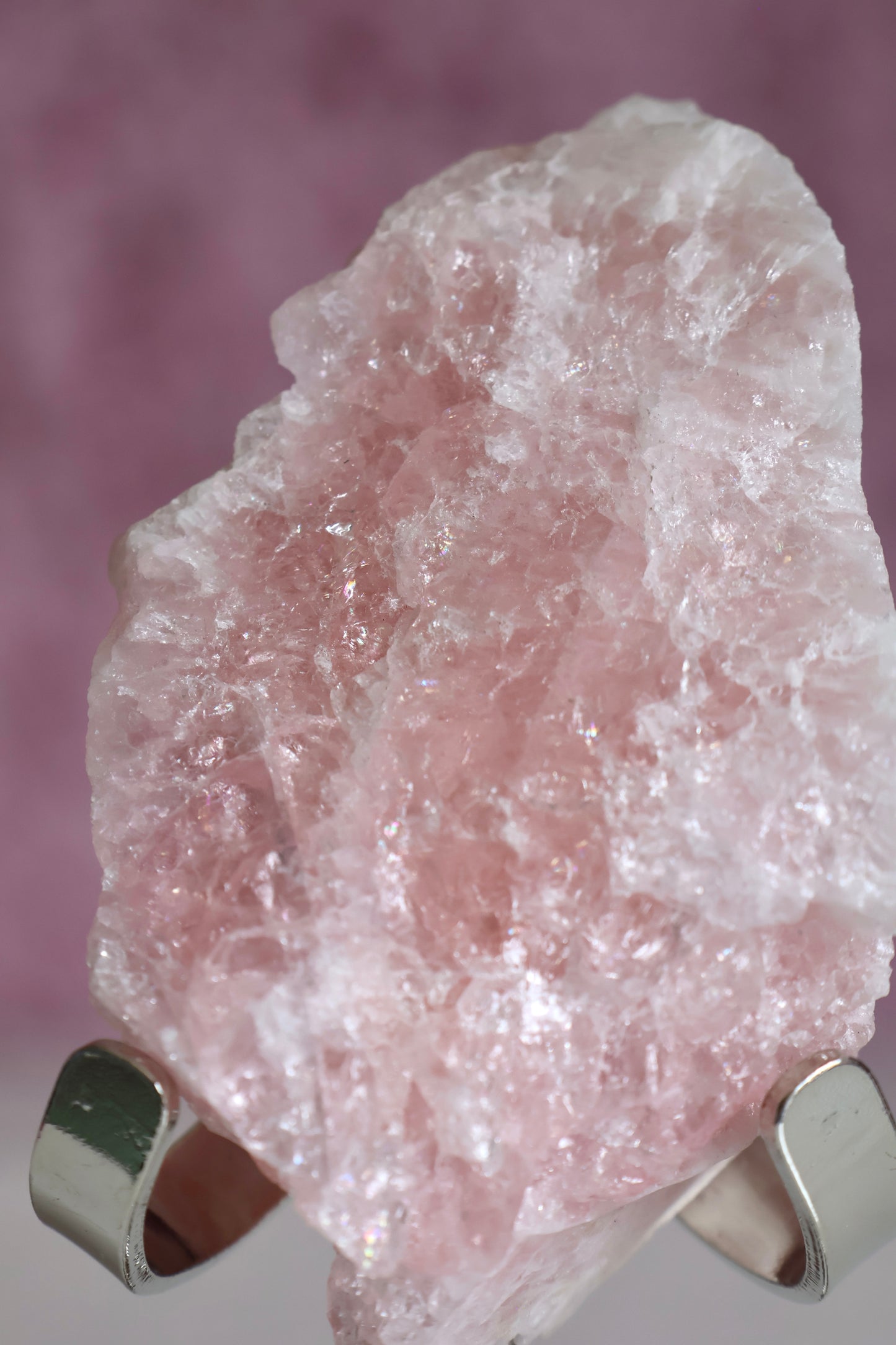 Morganite on stand 002