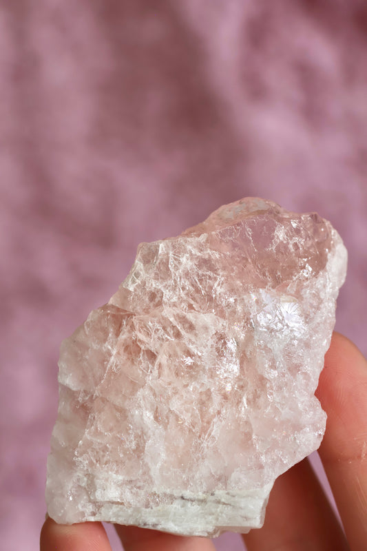 Morganite on stand 003