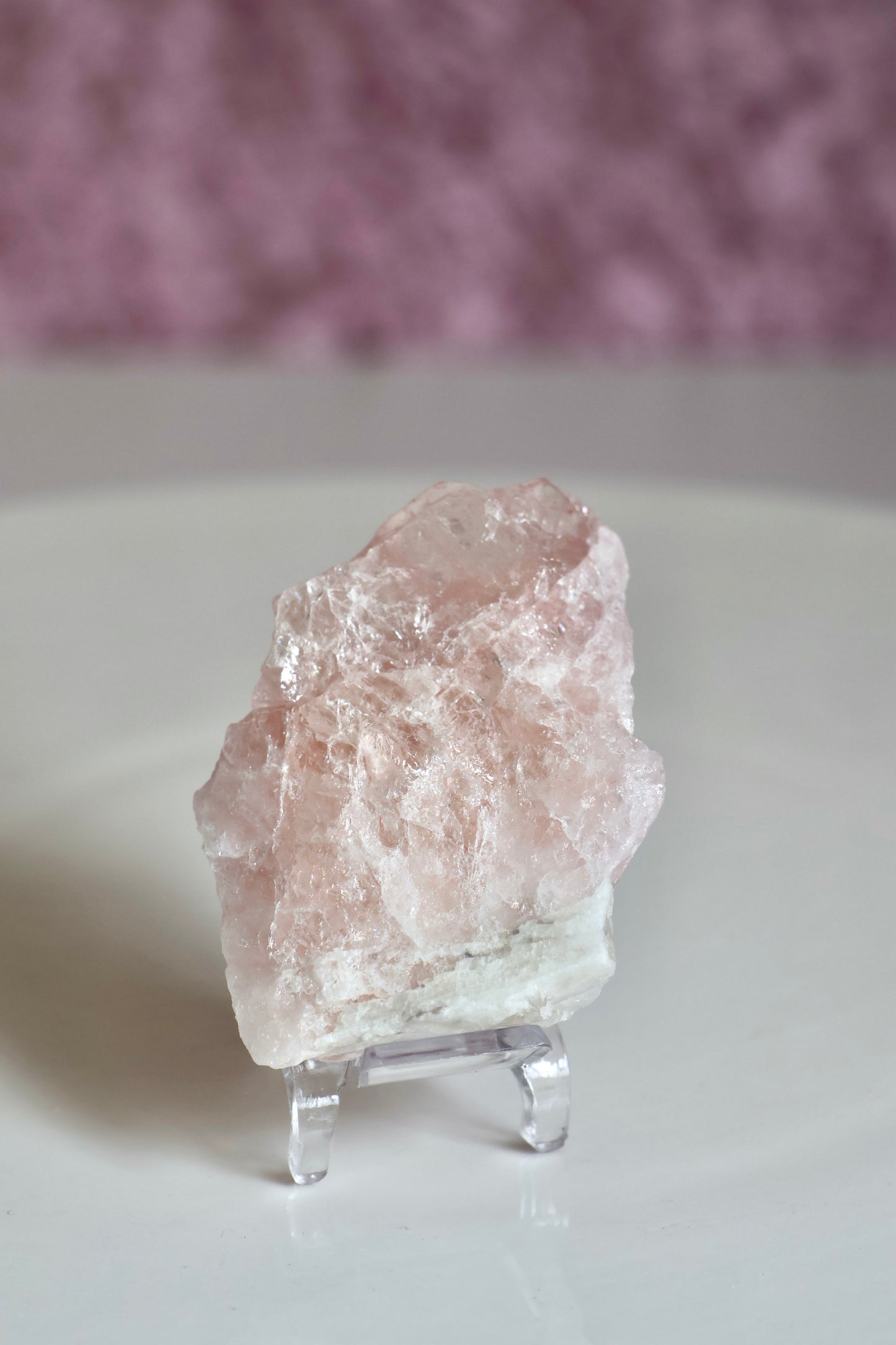 Morganite on stand 003