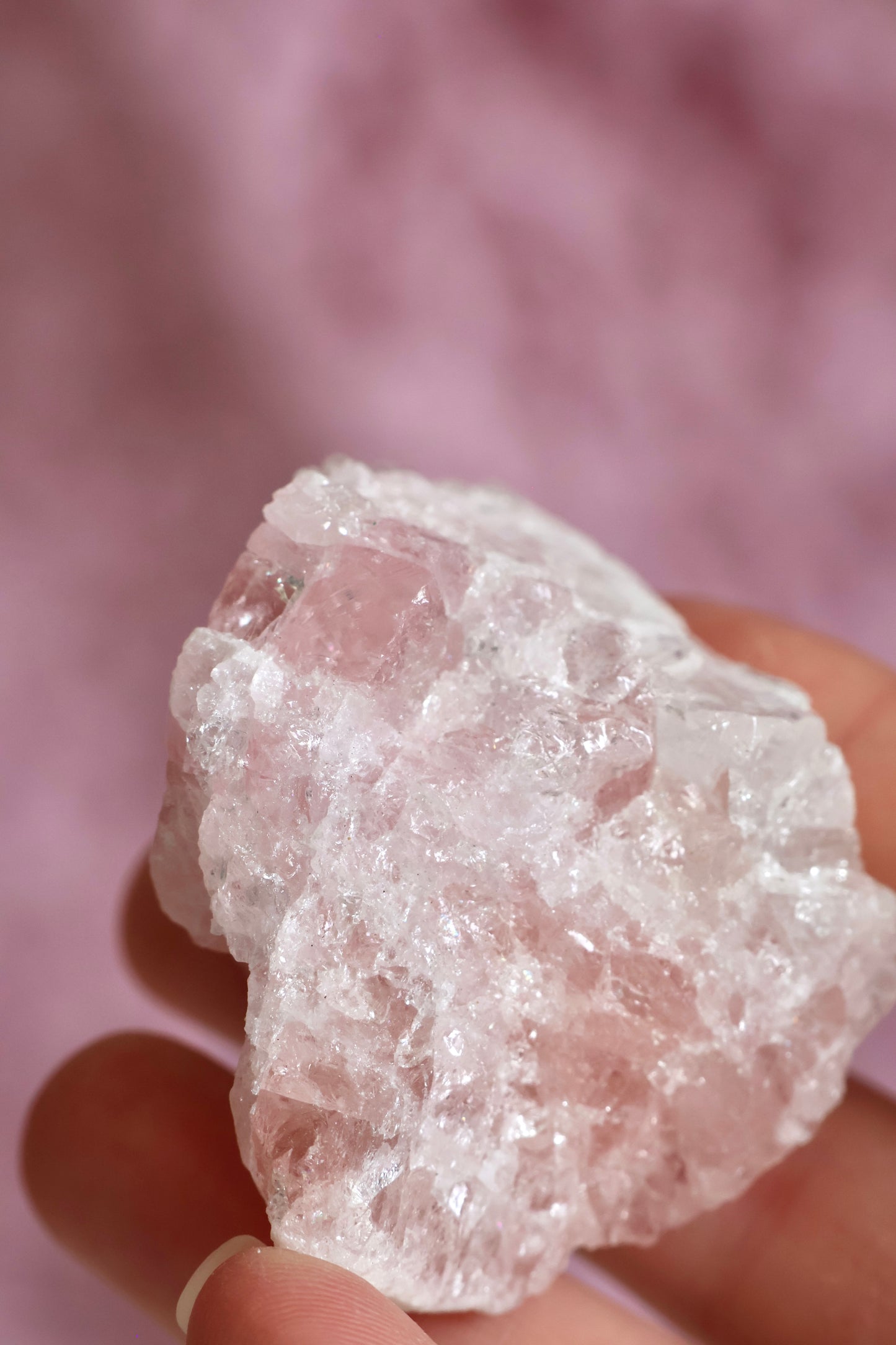 Morganite on stand 004