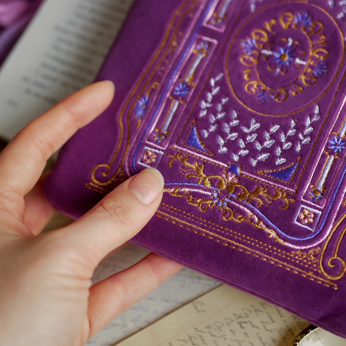 LITERATI KINDLE & E-READER SLEEVE - PURPLE